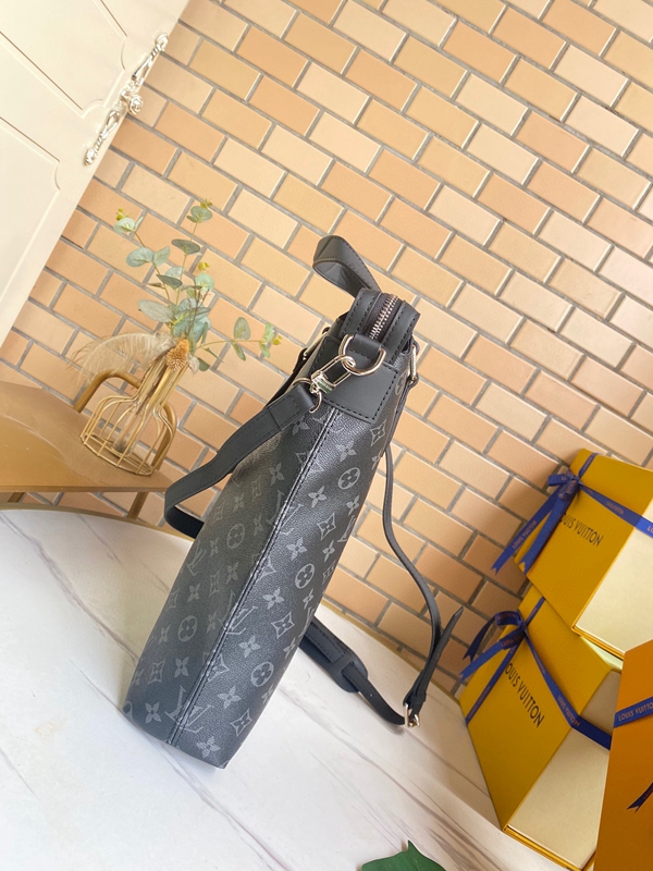 ルイヴィトンバッグ背面デザイン